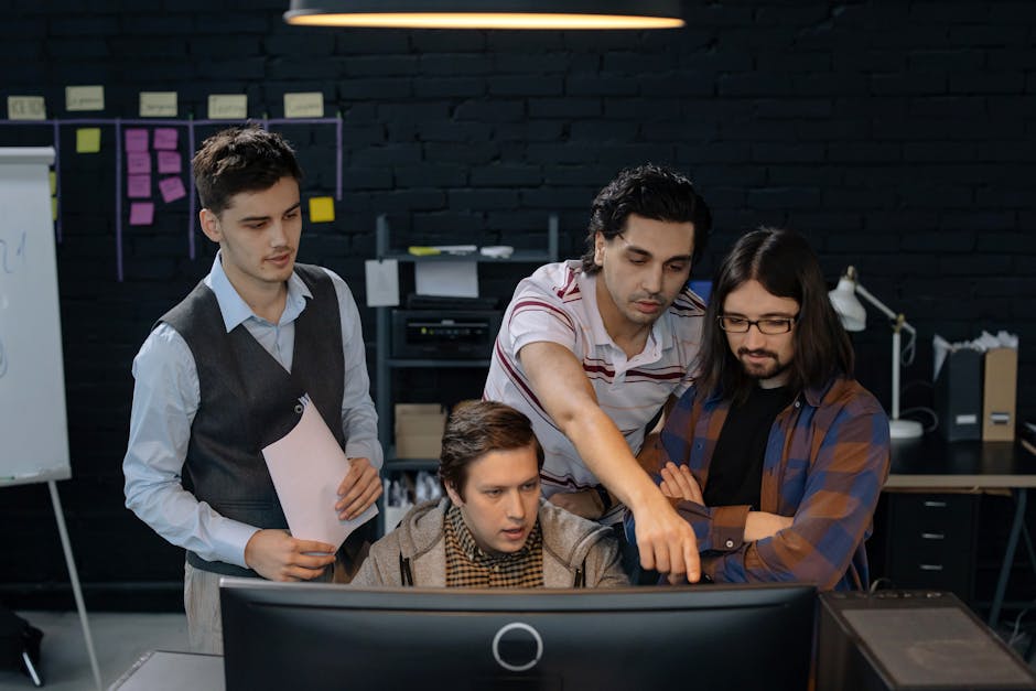 Équipe PME comparant no-code et développeur sur mesure pour un projet web