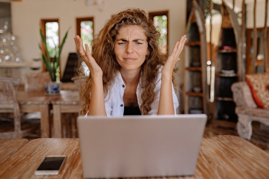 Utilisatrice frustrée par un formulaire de contact mal conçu et trop long