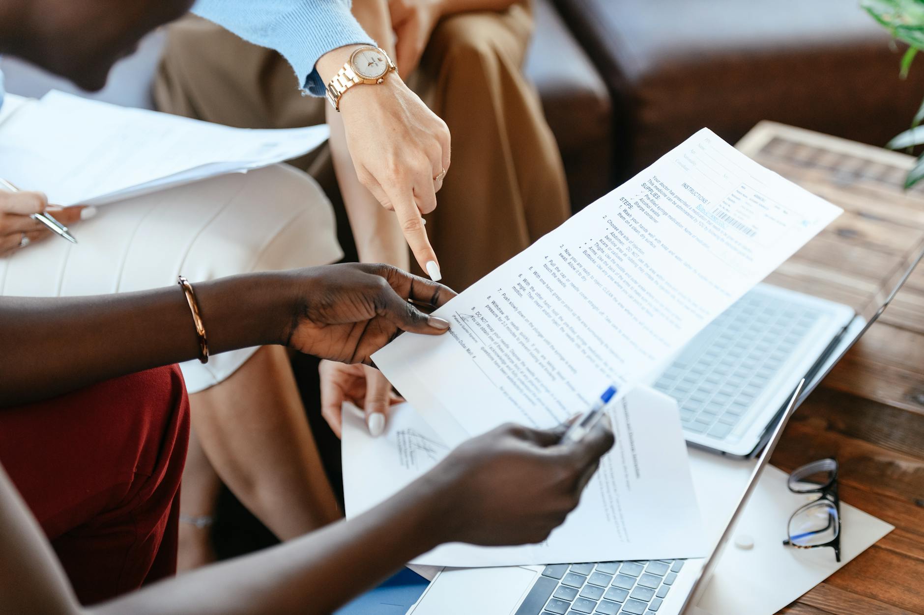Revue d'un cahier des charges site web entre prestataire et client TPE PME
